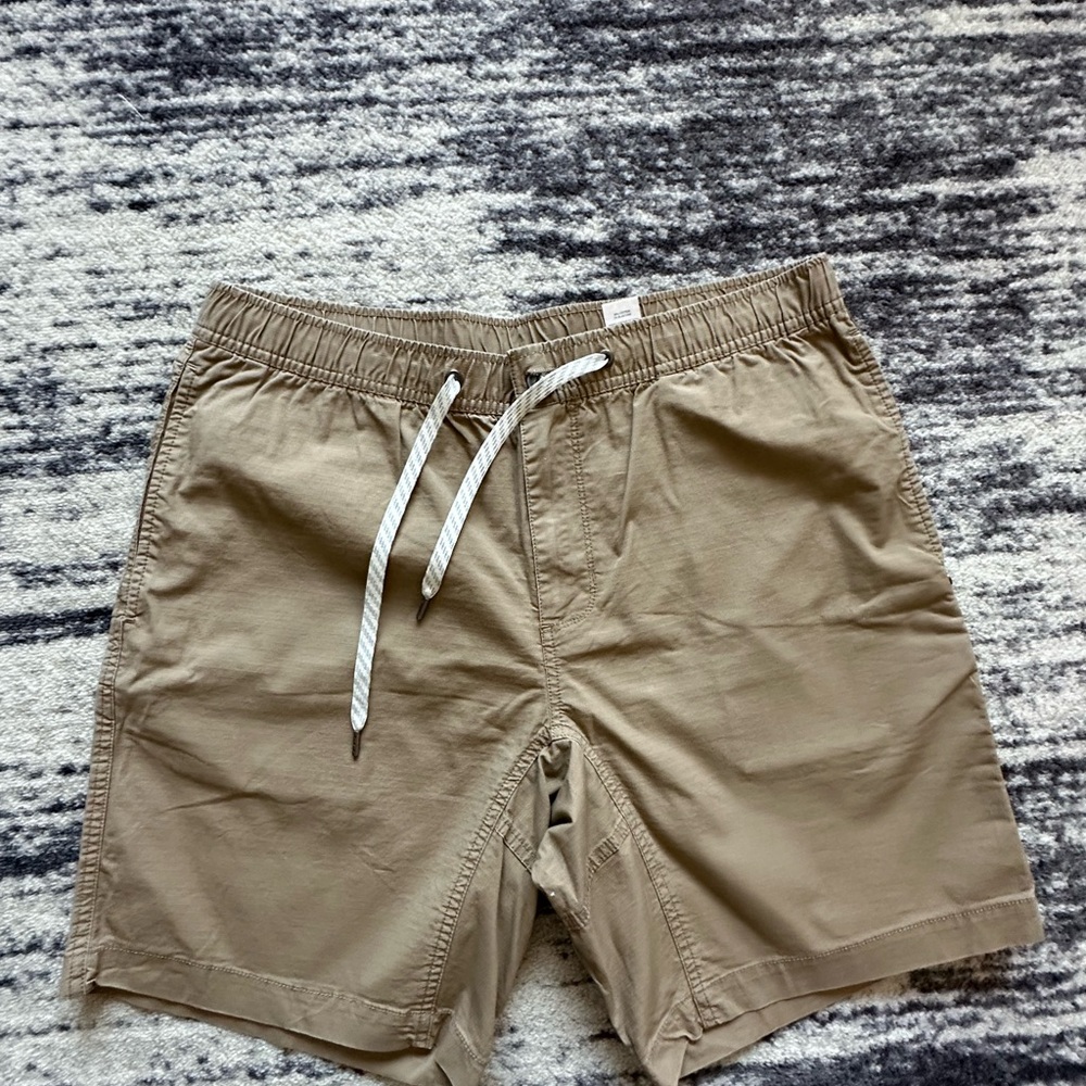 VUORI Tan Casual Shorts. Size XL